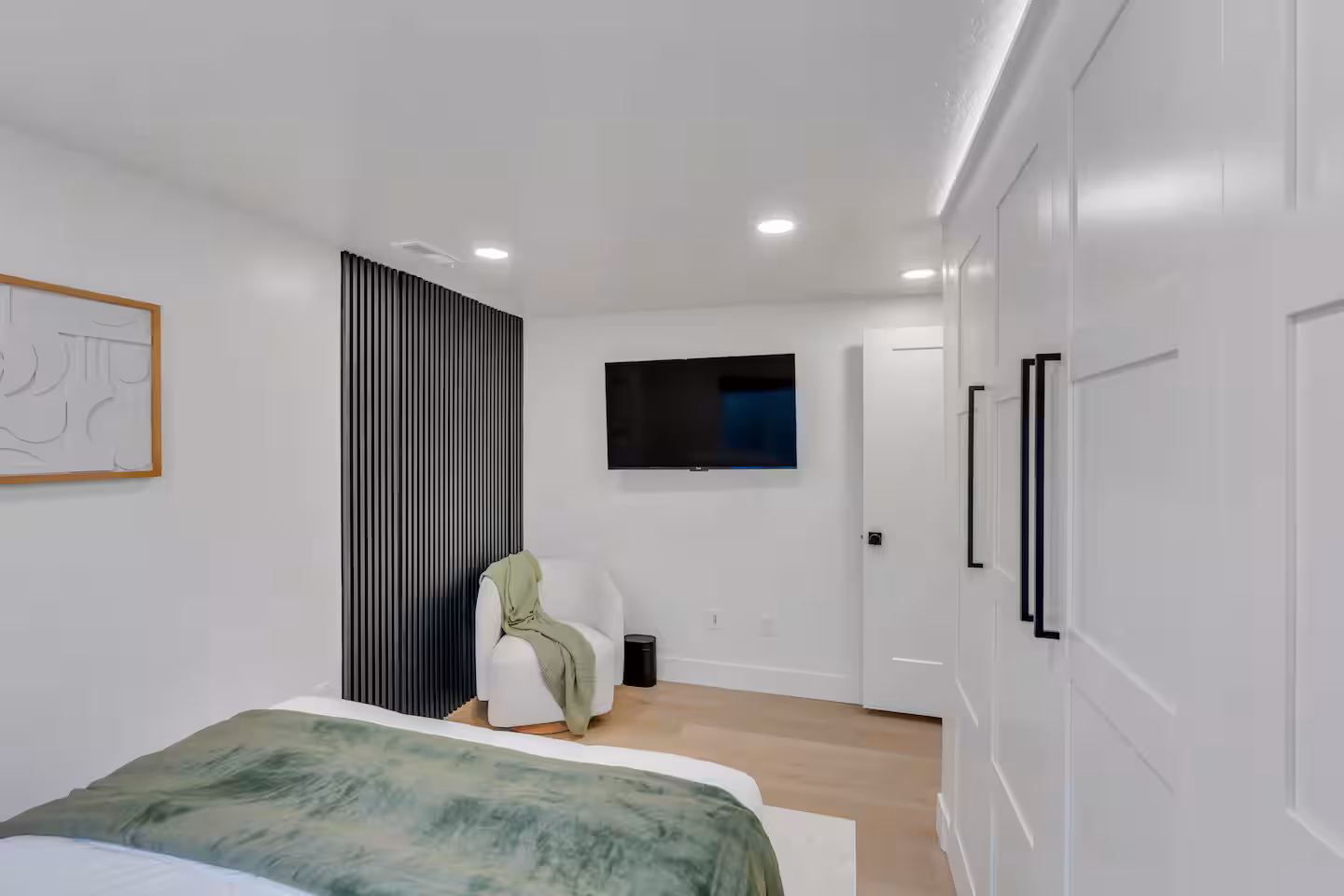 Guest bedroom detail